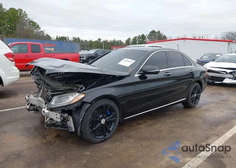 2016 Mercedes-Benz C 300 из США, поврежденный, VIN 55SWF4JB4GU167147